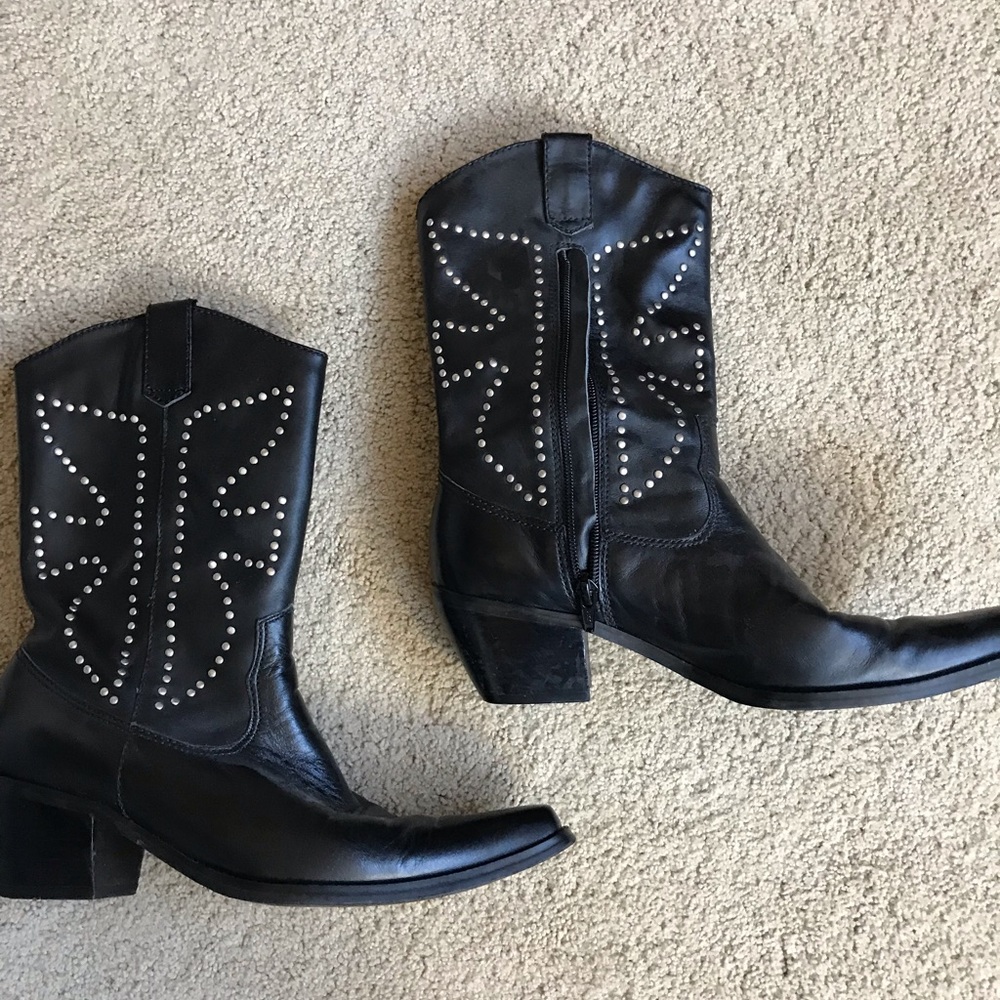 Two Lips Boots size 8